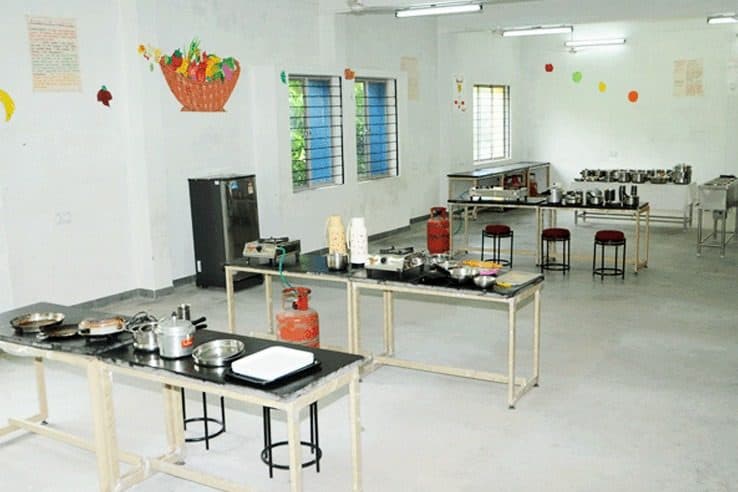 Nutrition laboratory with cooking and demonstration stations